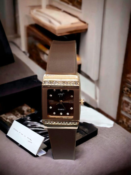 Stylish Women’s Analog Watch  Brown with Quartz Movement