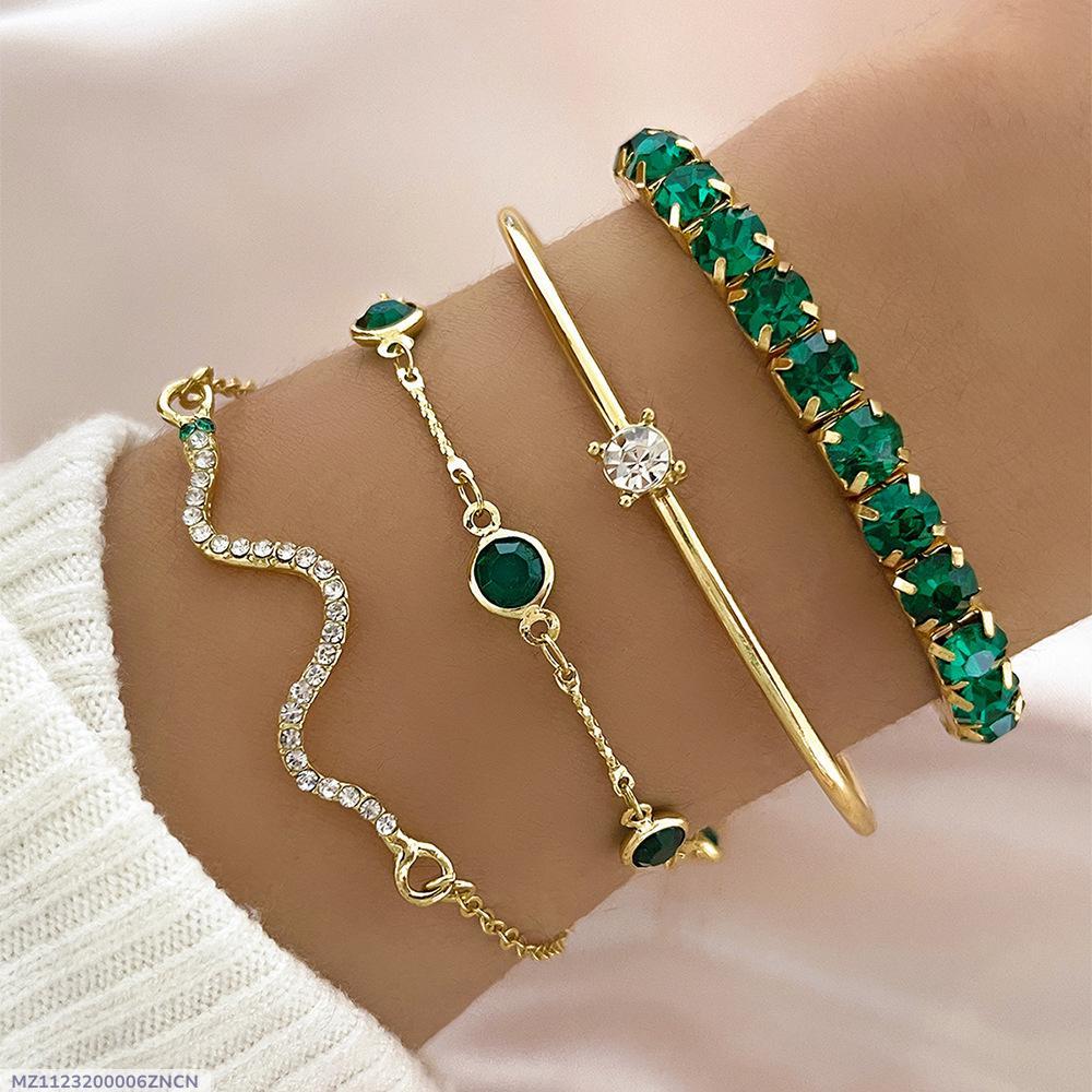 4 Pcs 4 Qul Design Gols Plated Rhinestone Charm Bracelet
