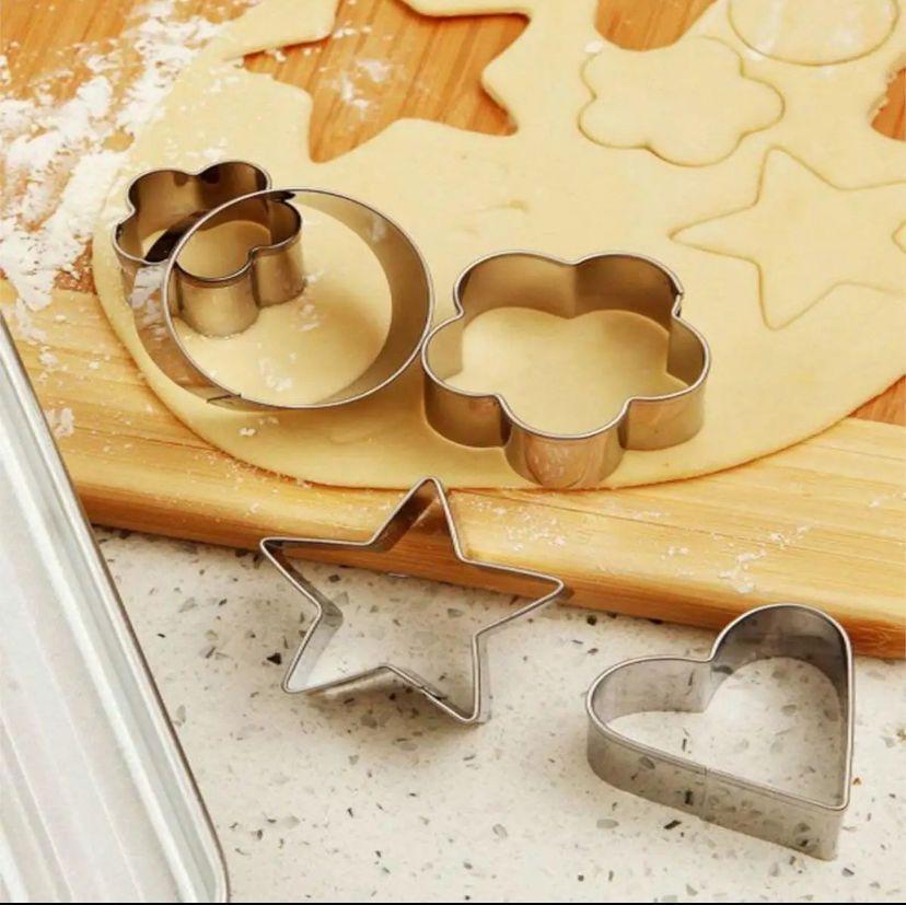 12 Pcs Set Stainless Steel Cookie Biscuit Fondant Cake Paste Cutter